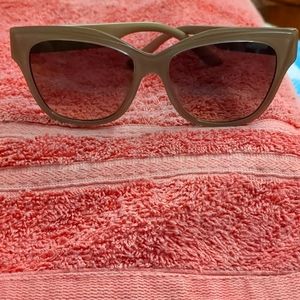 BRAND NEW GENUINE WOMENS TAN PRADA SUNGLASSES